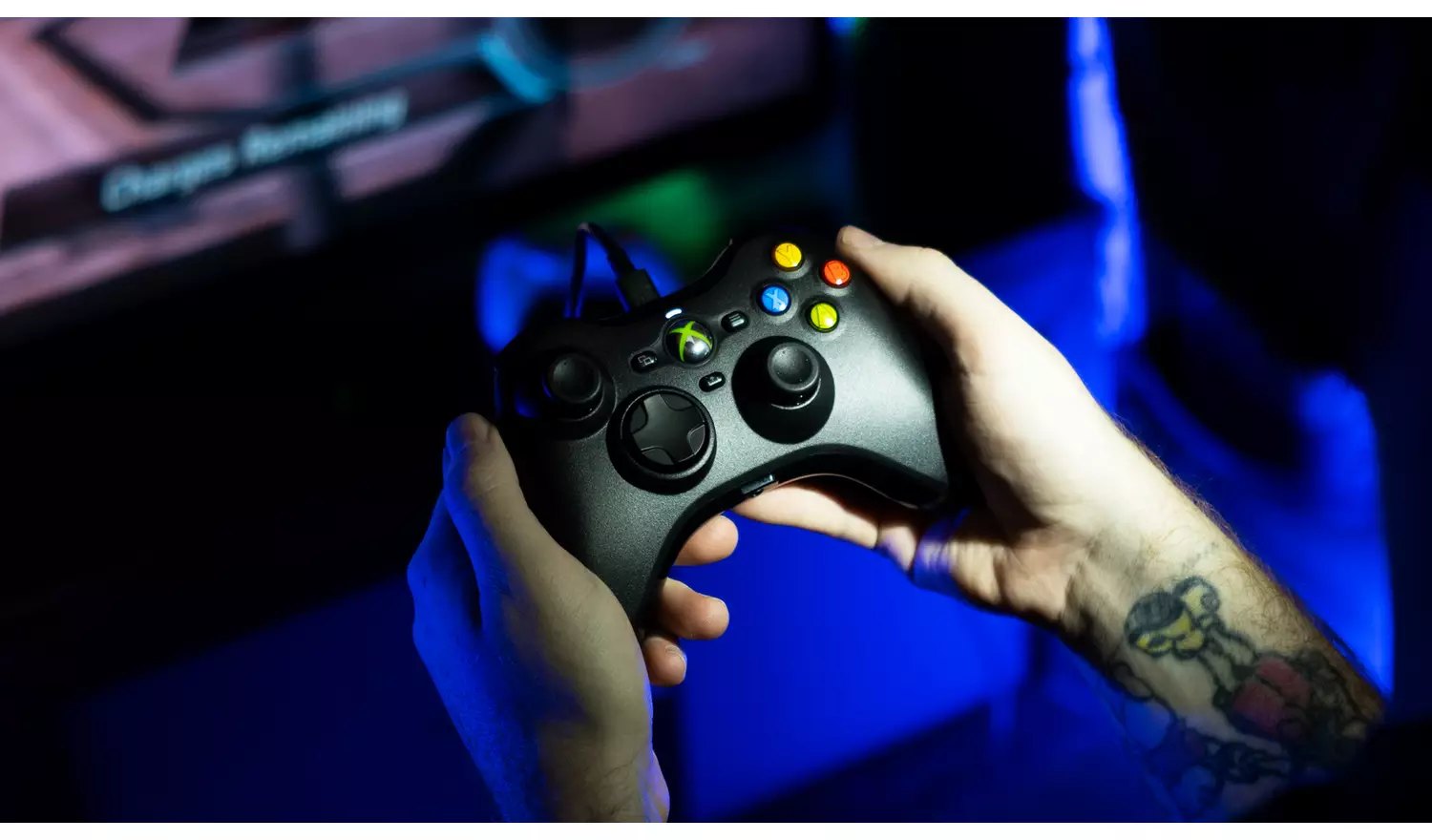 Hyperkin Xenon: Unleash Nostalgia with the Xbox 360-styled Wired Controller